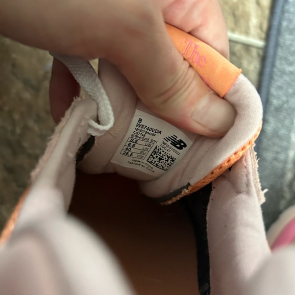 Limited Valentines Day edition New Balance - Picture 4 of 5